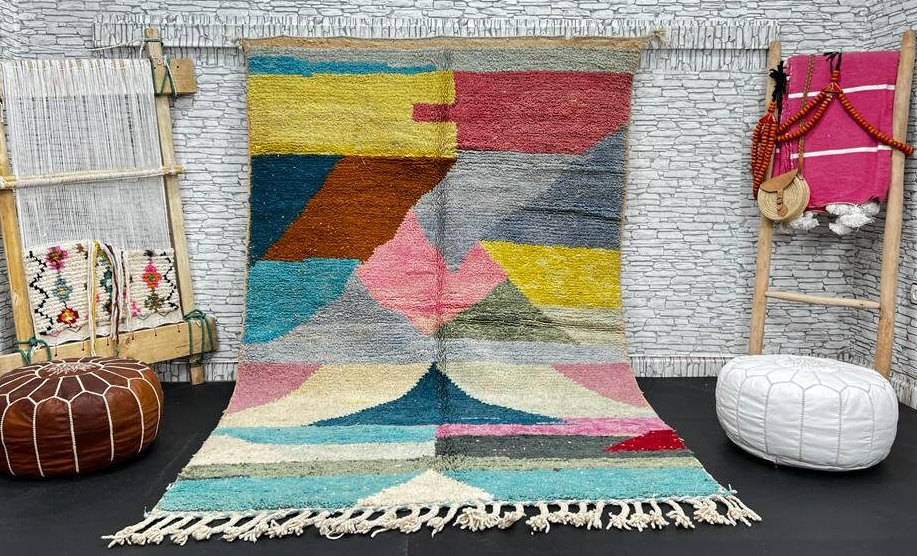 手作りのブジャード・ベルベルラグ：カラフルなモロッコ産羊毛