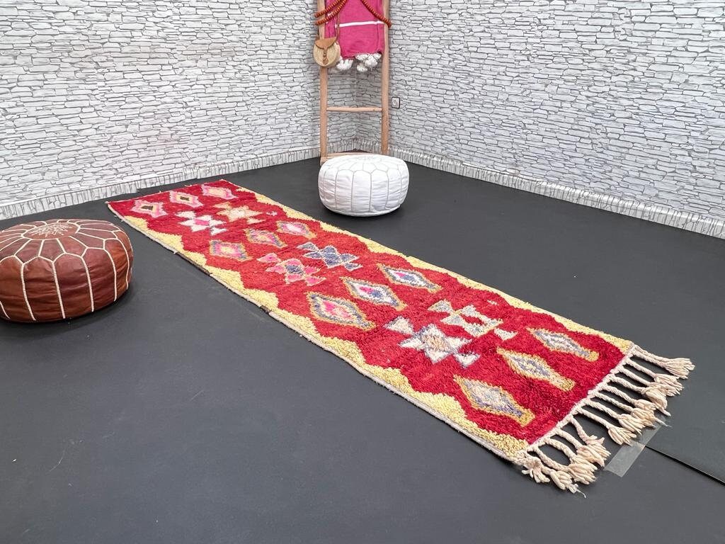 ハンドメイドベルベルラグランナー：赤い幾何学模様のモロッコ