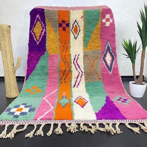 Handmade Berber Boujaad Rug: Vintage Moroccan Wool Carpet (8.5 X 5.4 Feet)