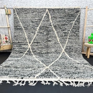 Handwoven Beni Mrirt Rug: Authentic Moroccan Shaggy Wool Rug