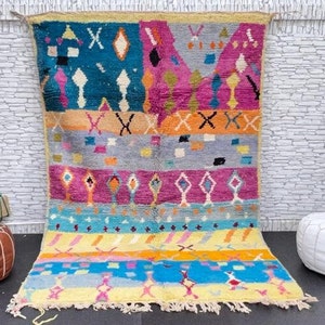 Tappeto berbero fatto a mano: tappeto marocchino in lana Boujaad, tappeto astratto blu e rosa (1,5x2,4 m)