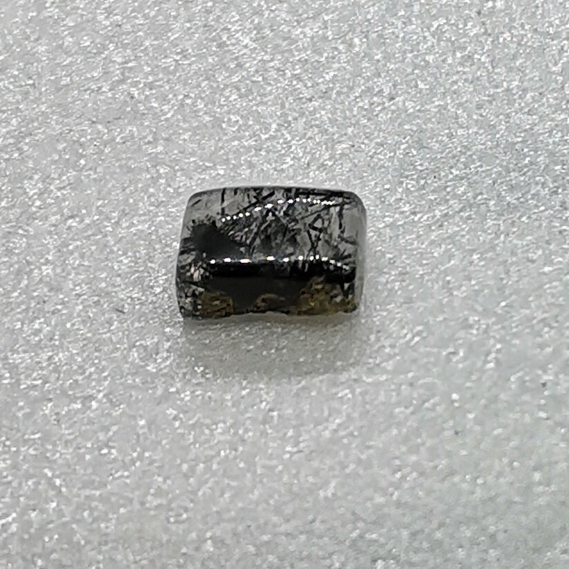 Quartz à Tourmalines - 2.72 Cts 9x7x4 mm