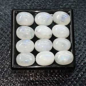 Moonstone / Hecatolite from South Africa - 1.70 Cts cabochon - 8x6x4 mm