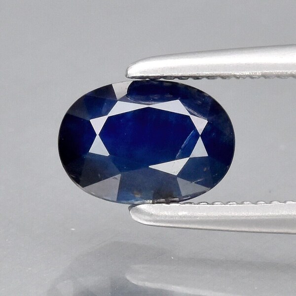 Saphir bleu Chauffé avec résidus d'Afrique - Ovale 0.84 Carat - 6.0 x 4.5 x 3.3 mm