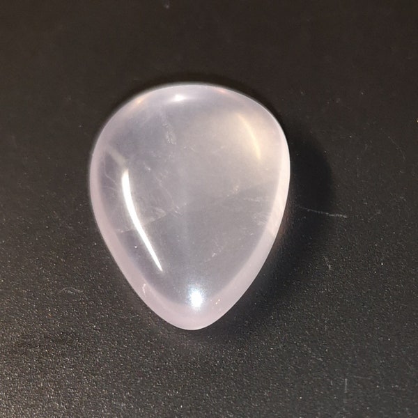 Quartz rose naturel du Brésil - Cabochon 8.77 Carats - 17.6 x 13.0 x 5.3 mm