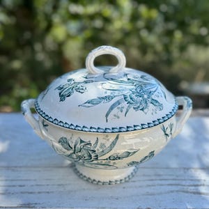 Antique terre de fer soupiere, tureen, great condition, ironware, faience, transferware, Iris, Badonviller