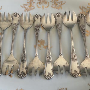 Set of 12 Vintage French silver plated oyster forks, classic seafood flatware, elegant entertaining, shellfish flatware