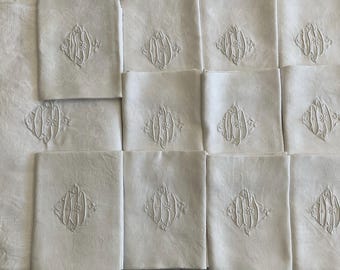 11 servilletas de lino damasco francés vintage bordadas a mano con monograma HD y mantel a juego con monograma.