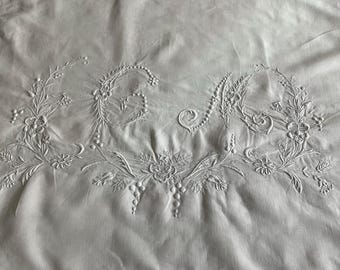 SCHITTEREND geborduurd monogram CM antiek Italiaans zuiver linnen laken, uitstekende staat, chateaucore, prachtig kant, draperie
