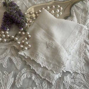 Excellent hand embroidered (bridal) hand kerchief, monogrammed EB, beautiful embroidered scalloped trim