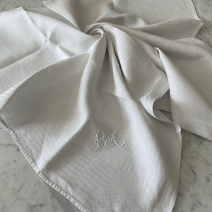 11 servilletas francesas vintage enormes (76 cm de alto x 91 cm de ancho) de algodón damasco sedoso blanco, con monograma RC.