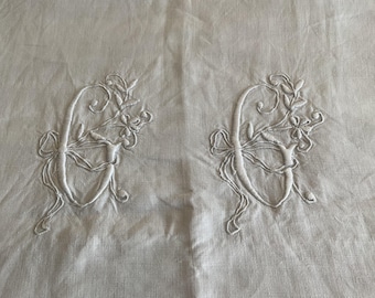 GGモノグラム入りピュアリネンシーツ、オートミールカラー、手刺繍、スカラップヘム、折り返し部分にも刺繍、ヴィンテージフランスホームデコレーション、