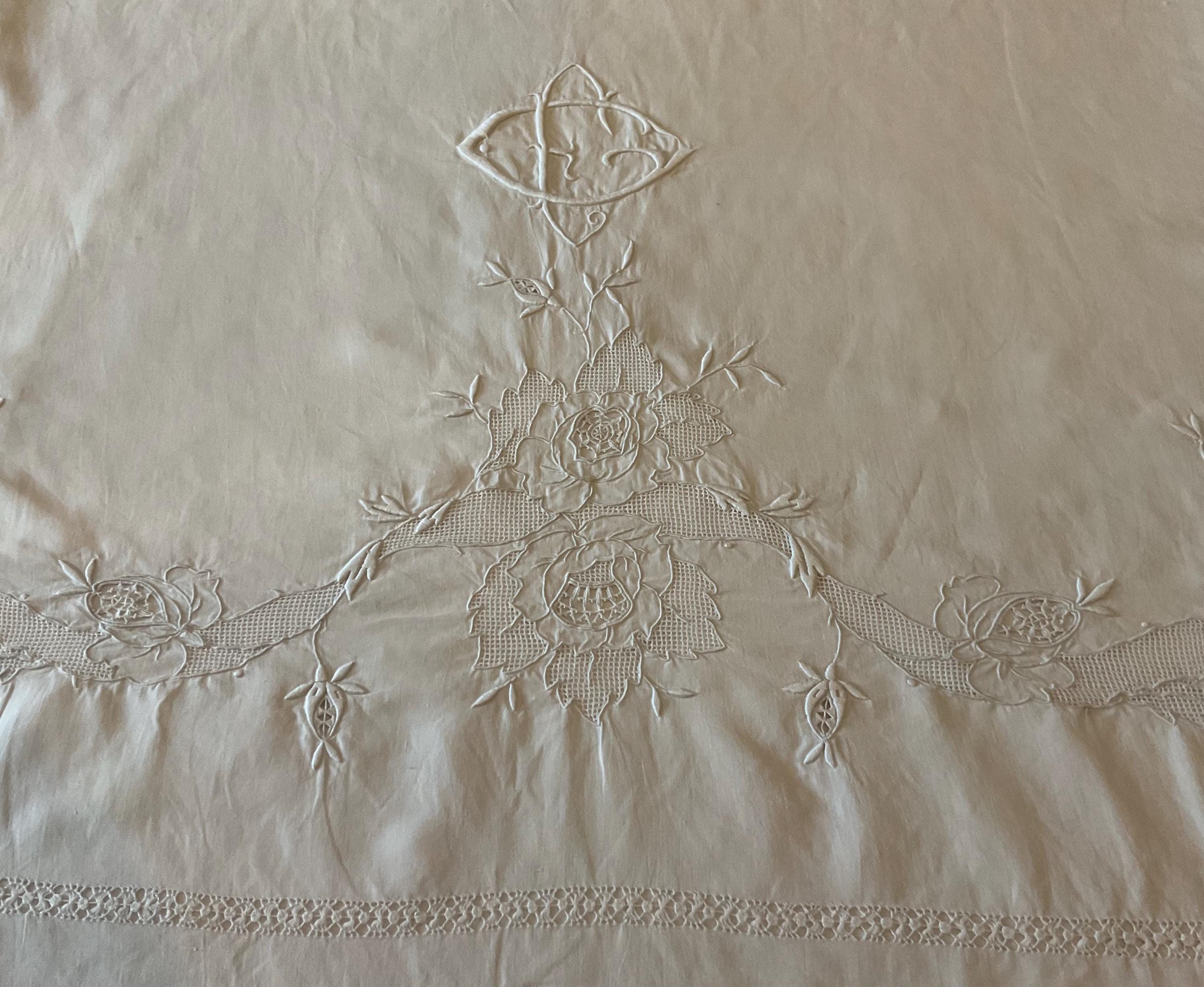 フランス　アンティーク　手刺繍　モノグラム刺繍　後染め　ポーチ　ハンドメイド EGの手刺繍モノグラムと全幅にわたるゴージャスな刺繍