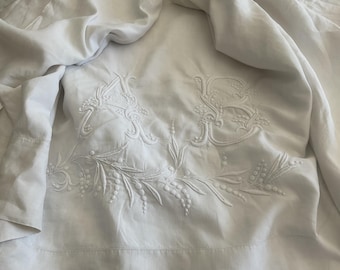 Großes, antikes, mittelschweres, seidig-reines Leinenlaken mit Monogramm AB, ausgezeichneter Zustand, Chateaucore, Hochzeitstuch