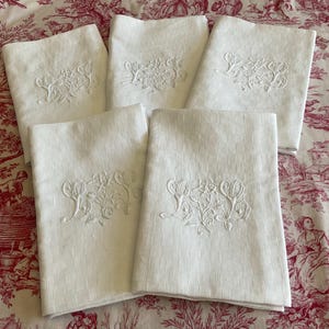 5 handbroderade vintage franska monogrammerade bomullsservetter, vintage bordsdekor, unik personlig present