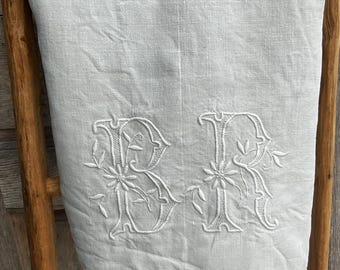 Schweres, handbesticktes Leinenbettlaken mit BR-Monogramm in Haferflockenfarbe, Vintage-Stil, französisches Wohnaccessoire, Chateau-Dekor