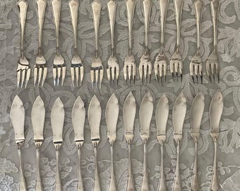 Ercuis silver plated vintage French fish couverts, 12 forks, 12 knives, hallmarked