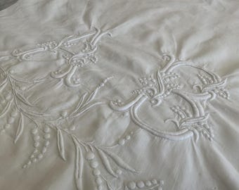 Large monogram AB antique mid weight silky pure linen sheet, excellent condition, chateaucore, marriage drap