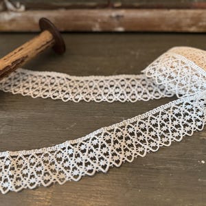 Vintage trim from the 50’s machine made in great condition 5 meter by 3.5 cm.