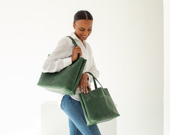 ショルダーバッグ・ポシェット GREEN STUFF Casually boxy shopper bag 53 llic nylon tita ECCO® Flat Pouch Pebbled Leather Crossbody Bag | Green