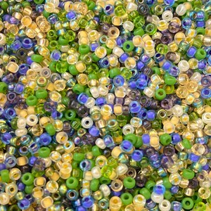 15 grams 11/0 czech glass seed beads mix, size approx 1.6mm
