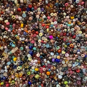 15 grams 11/0 czech glass seed beads mix, size approx 1.6mm