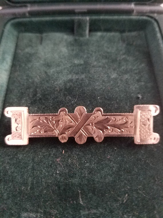 Victorian gold plated etched engraved bar pin
