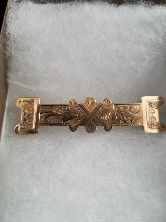 Antique Gold Tone Fancy Victorian Era Ladies Bar Pin Jewelry Engraved dr69