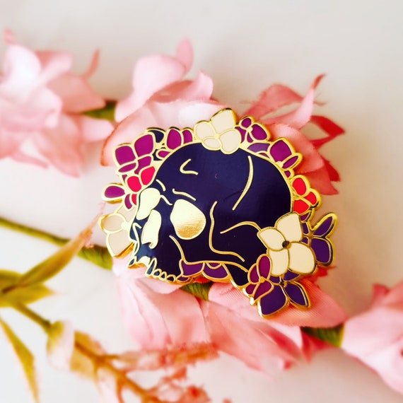 Peculiar Enamel Pin Floral Skull 