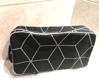 PDF Pattern - TANE Toiletry Bag - Sewing Toiletry Bag