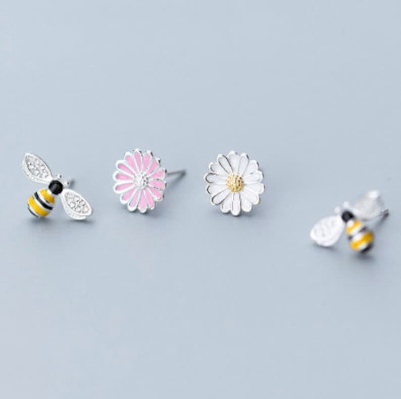 Women/'s Dainty Yellow Flower Bee Nature Animal Stud Earrings Flower Studs 925 Sterling Silver Bee