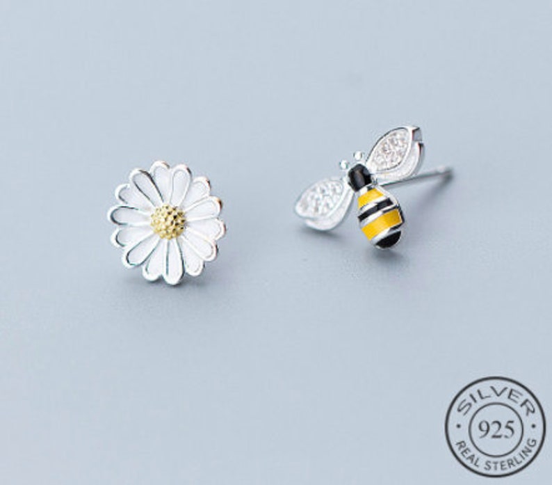 Women/'s Dainty Yellow Flower Bee Nature Animal Stud Earrings Flower Studs 925 Sterling Silver Bee