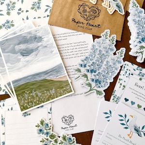 PONTE AL DÍA - Club de Impresión por Correo Postal Tema de julio: Lámina artística mensual, postal, pegatina y carta / Club de Correo Postal Corazón de Papel