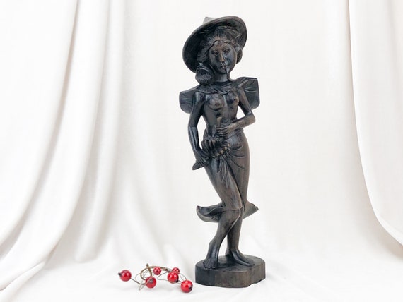 20 世紀のヨーロッパの木彫りの女性像 - Etsy 日本