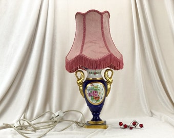 ヴィンテージ ミニチュア 白と青の磁器製オイルランプ、青い花付き