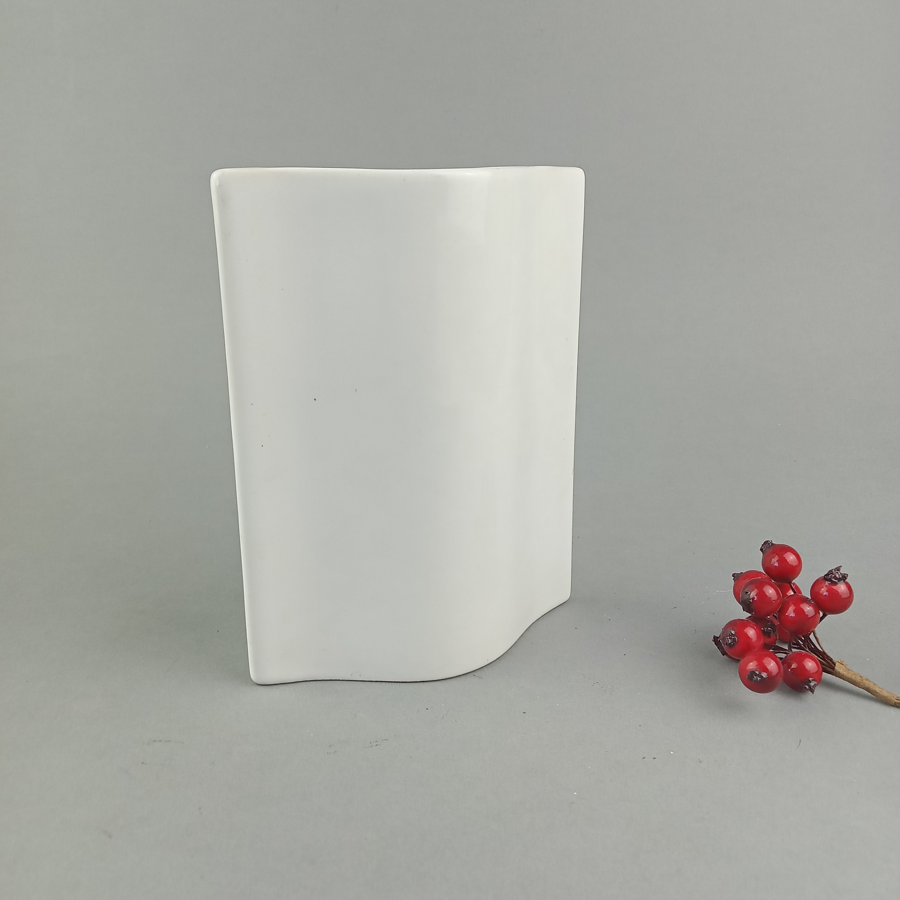 Hoganas Ceramic ヴィンテージ ホワイト セラミック花瓶。スウェーデン