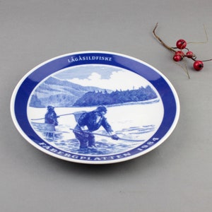 Vintage commemorative plate "Salmon fishing". Norway 80-s