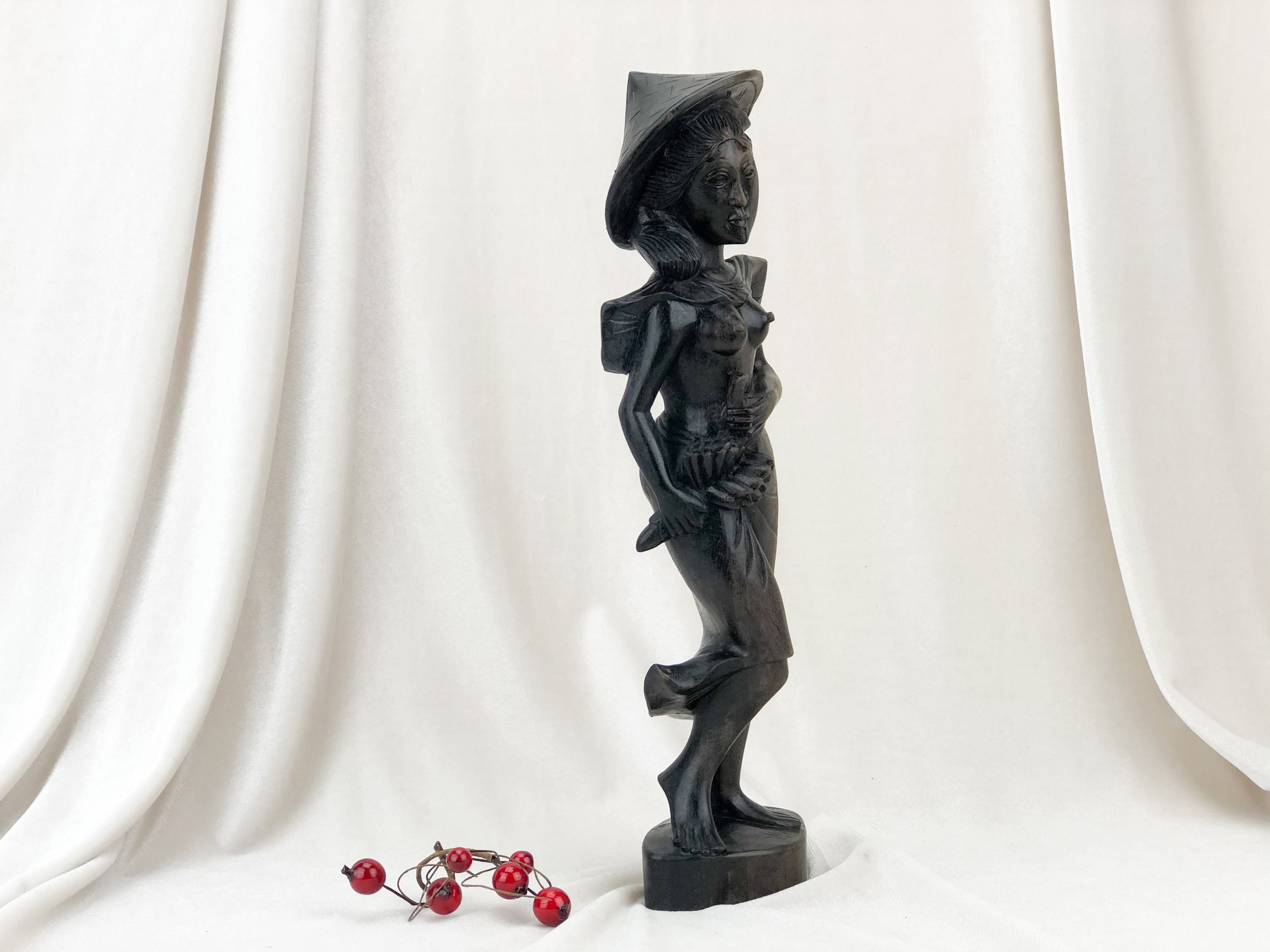 20 世紀のヨーロッパの木彫りの女性像 - Etsy 日本