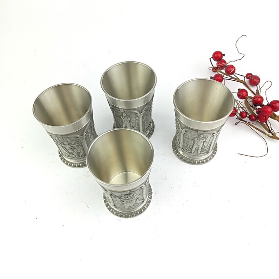 シンガポールの Tumasek Pewter 97% 製の金属製カップ 4 個