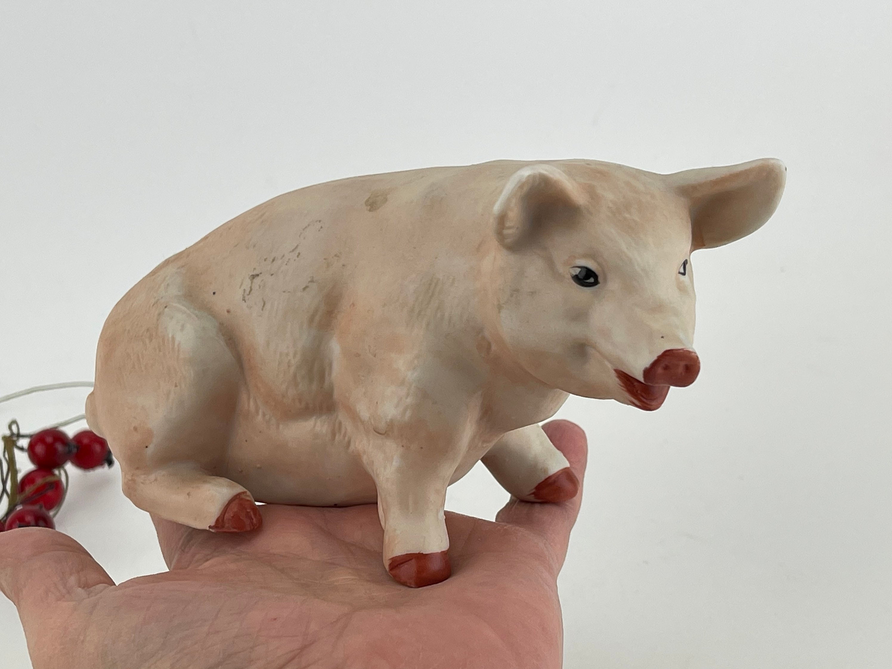 古生地 豚の置物 アンティーク ビンテージ vintage pig 刺し子 Porcelain Pig Figurine From 20th Century. Home Decoration for