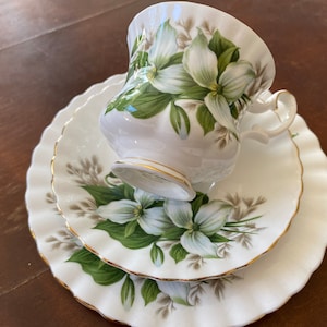 Porcelain cup Made in ROYAL ALBERT TRILLIUM