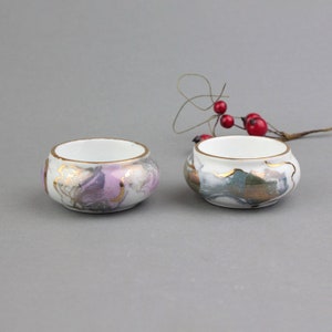 Par de cajas de porcelana antiguas bajo vidriado