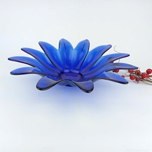 Vintage fruit dish in cobalt blue glass. Made in Italy