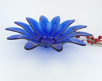 Vintage fruit dish in cobalt blue glass. Made in Italy