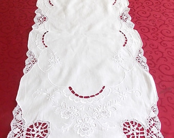 HAND EMBROIDERED DIEIE with bobbin lace point d'esprit Dinan White 40X 175 rectangular table runner