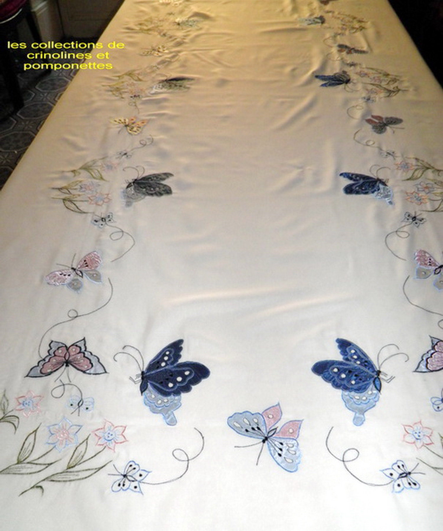 Nappe Brodee Service de Table sur Voile Polyester Papillons Bleus 160x 300 12 Serviettes