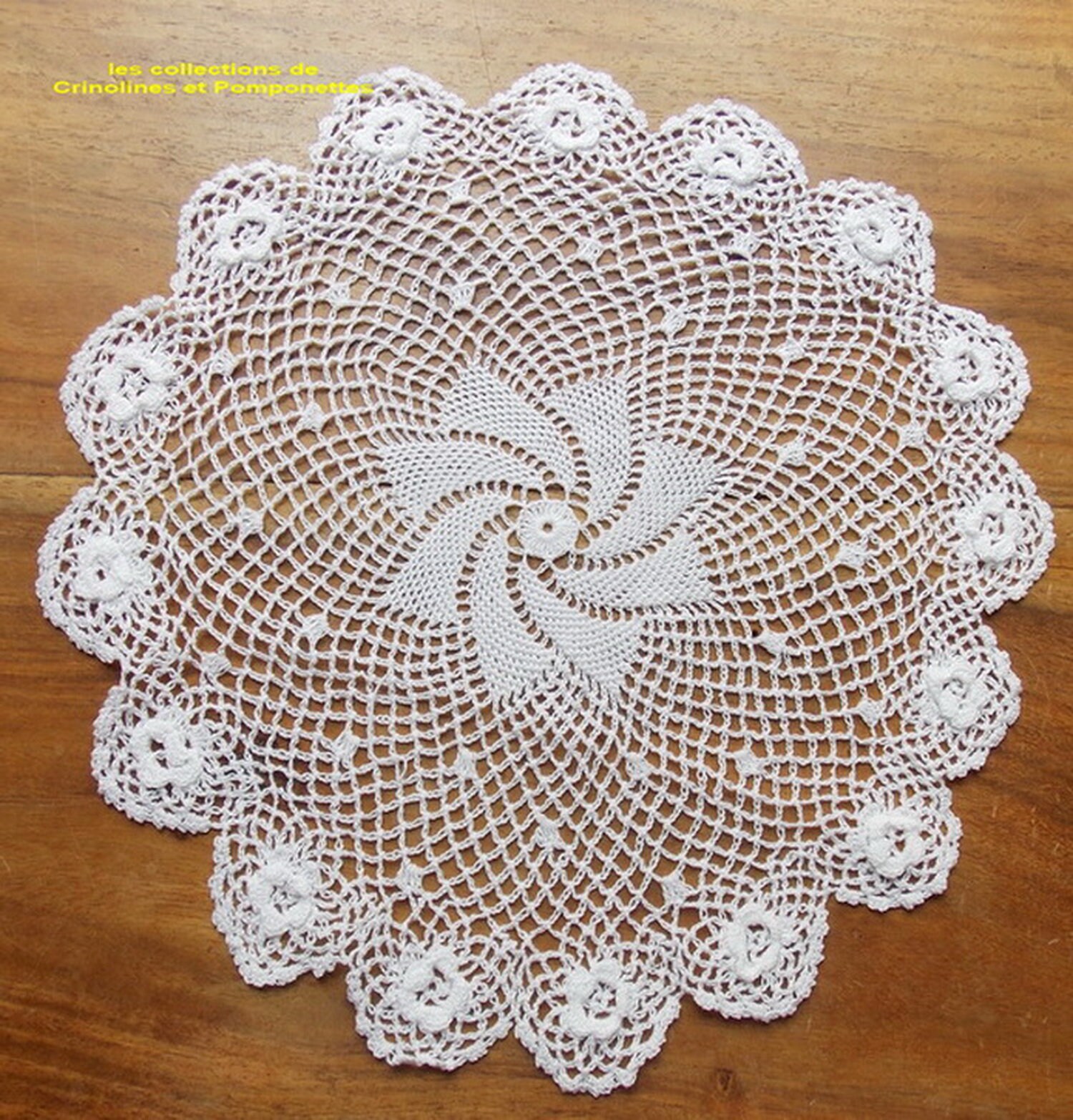 Napperon Crochet d'art Fabrication Artisanale Fil Fin Rond Blanc De25cm