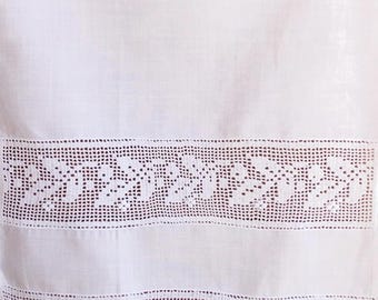 Brise-bise Brodé Main à Bord Crocheté Artisanal - Blanc, 45x60 Cm, Ourlet Passe-tringle, Fait Main En France, Neuf