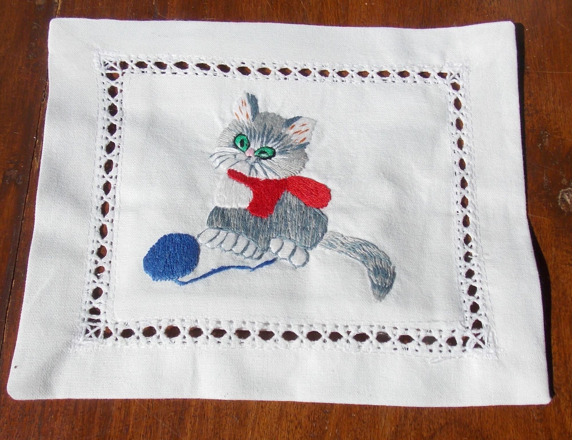 Coussinet Brode Main Garni de Lavande Brodé Le Minet