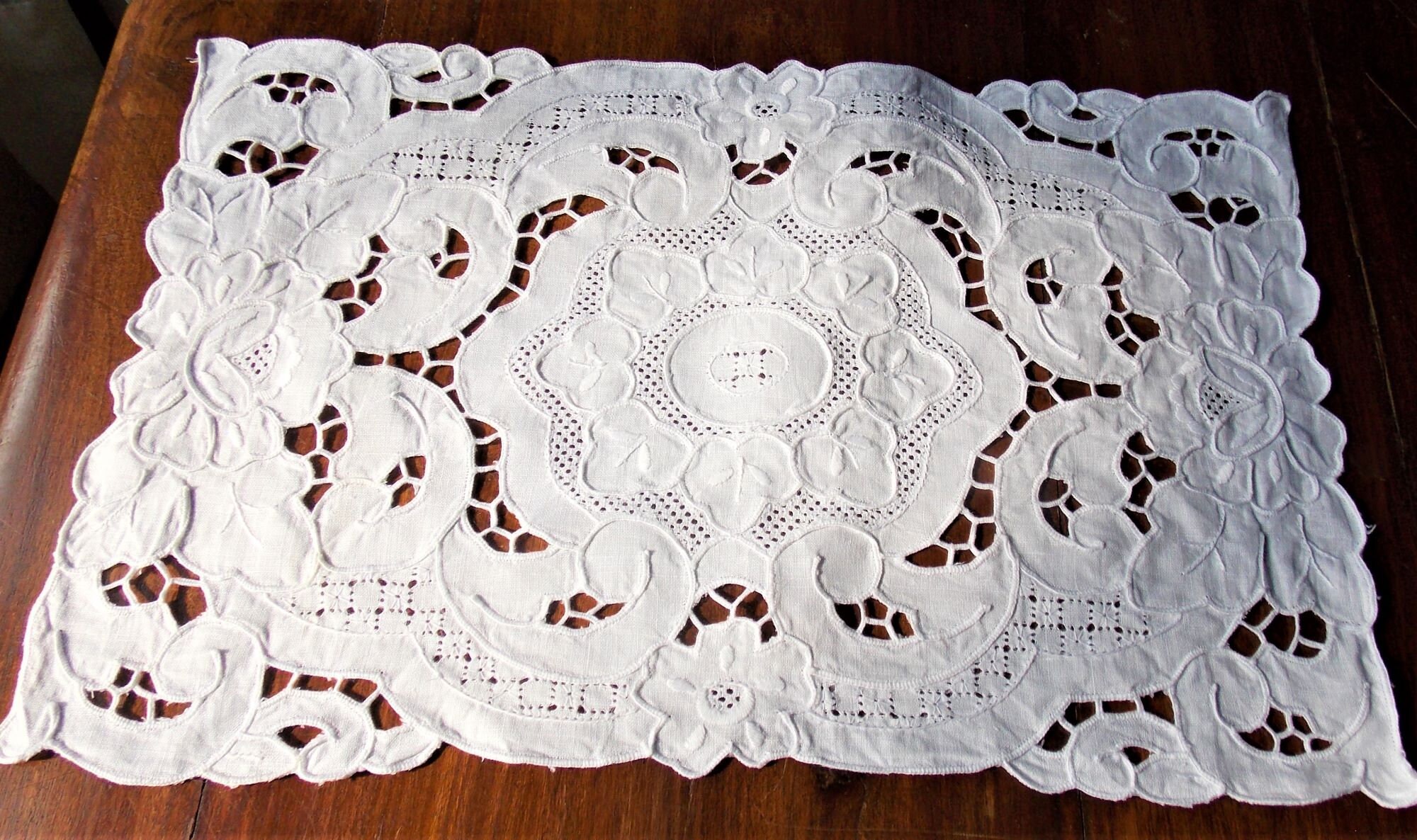 Napperon Brode Main Richelieu Blanc Rectangulaire 26x41 Marion sur Lin